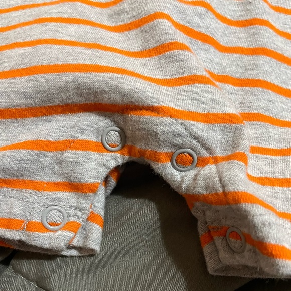 ⭐️4/$20⭐️ Carter’s Striped Shark Romper - Picture 4 of 4